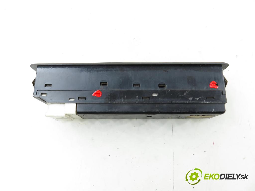 SUZUKI VITARA (ET, TA, TD) TERENOWY 1996 100,00 2.0 V6 24 136 (SV620) - H 20 A 1998,00 Panel ovládaní oken