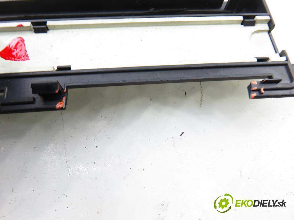 SUZUKI VITARA (ET, TA, TD) TERENOWY 1996 100,00 2.0 V6 24V Napęd na wszystkie koła (SV620) - H 20 1998,00 Panel kúrenia 7441164A0