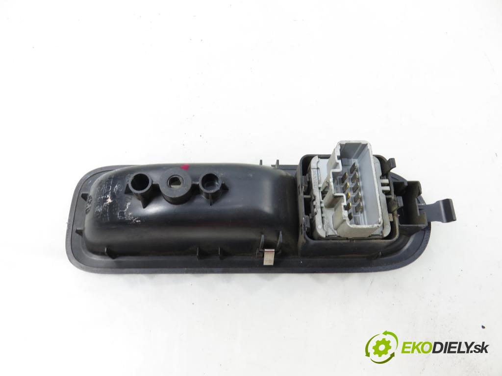 RENAULT CLIO III (BR0/1, CR0/1) HB 2010 63,00 1.5 dCi 86 - K9K 766 1461,00 Panel ovládaní oken 8200356513