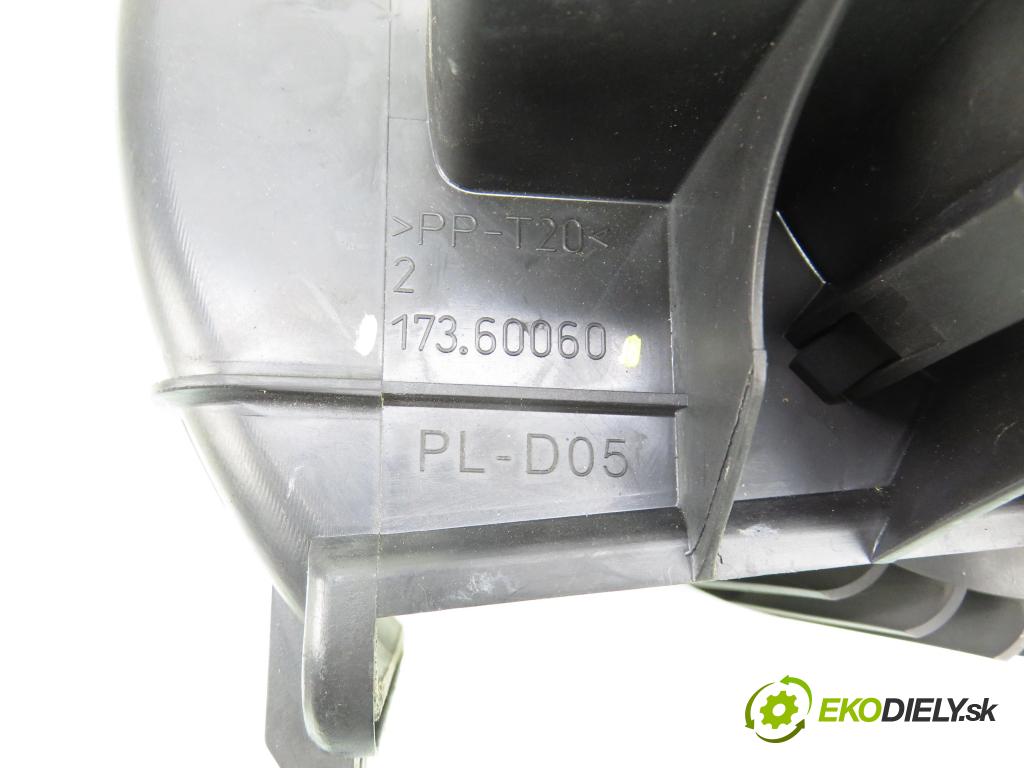 VW TRANSPORTER V Skrzynia (7HA, 7HH, 7EA, 7EH) FURGON 2003 77,00 1.9 TDI PD 105 - AXB 1896,00 ventilátor větráku 7E1819021A ; 17360060