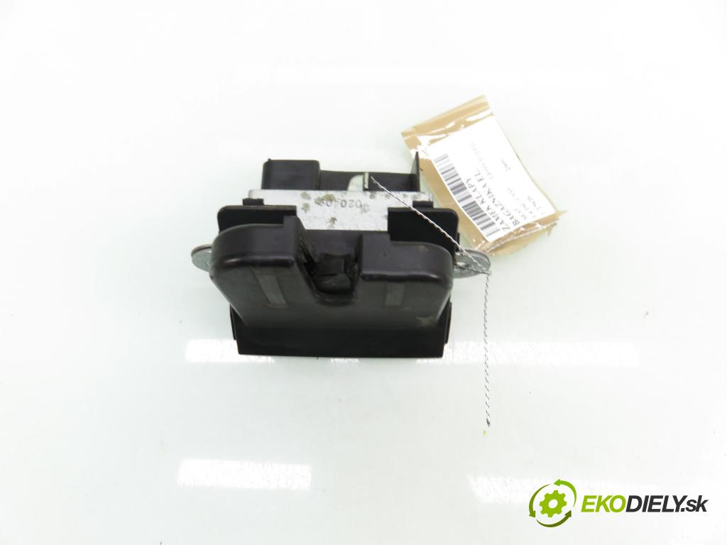 SEAT LEON (1P1) HB 2009 92,00 1.4 TSI - CAXC 1390,00 zámok dverí kufor EL. 1P0827505B ; 1P9827645