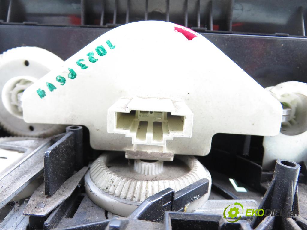 VW CADDY II Furgon (9K9A) FURGON 2001 47,00 1.9 SDI - AYQ 1896,00 Panel topení 1H0819045C ; 1H0820045C