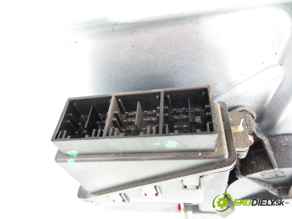 SKODA FABIA I (6Y2) HB 2002 44,00 1.4 MPi 60 - AZE 1397,00 mechanismus oken 6Q1959801 ; 400550F