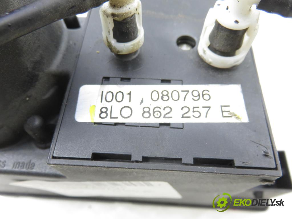 AUDI A4 (8D2, B5) SEDAN 1996 74,00 1.6 - ADP 1595,00 pumpa zámku centrálneho 8L0862257E