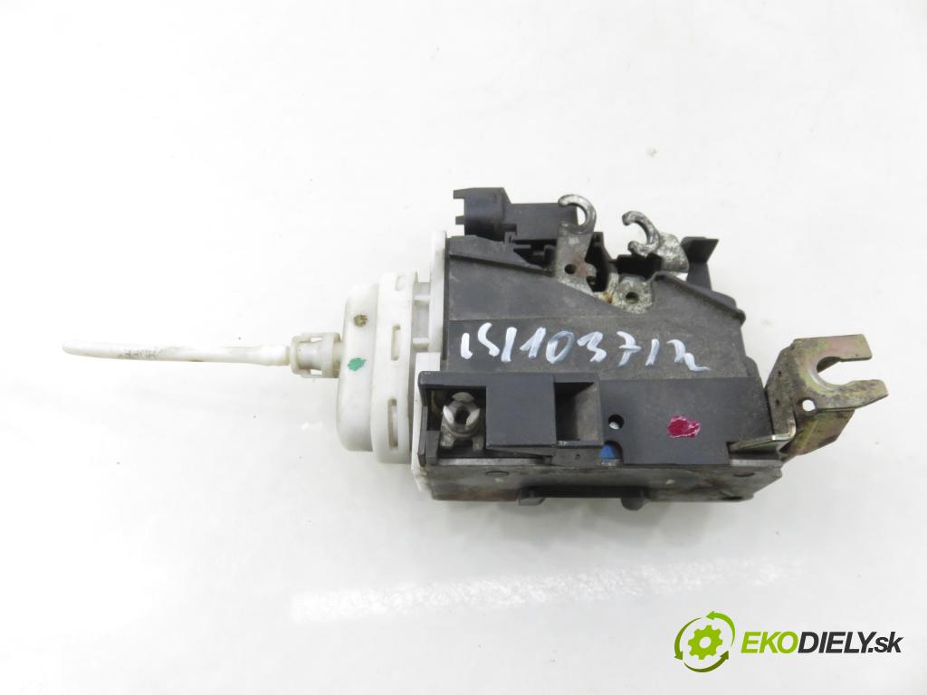 AUDI A4 (8D2, B5) SEDAN 1996 74,00 1.6 8V 100 - ADP 1595,00 zámok LPM 8D1837015E
