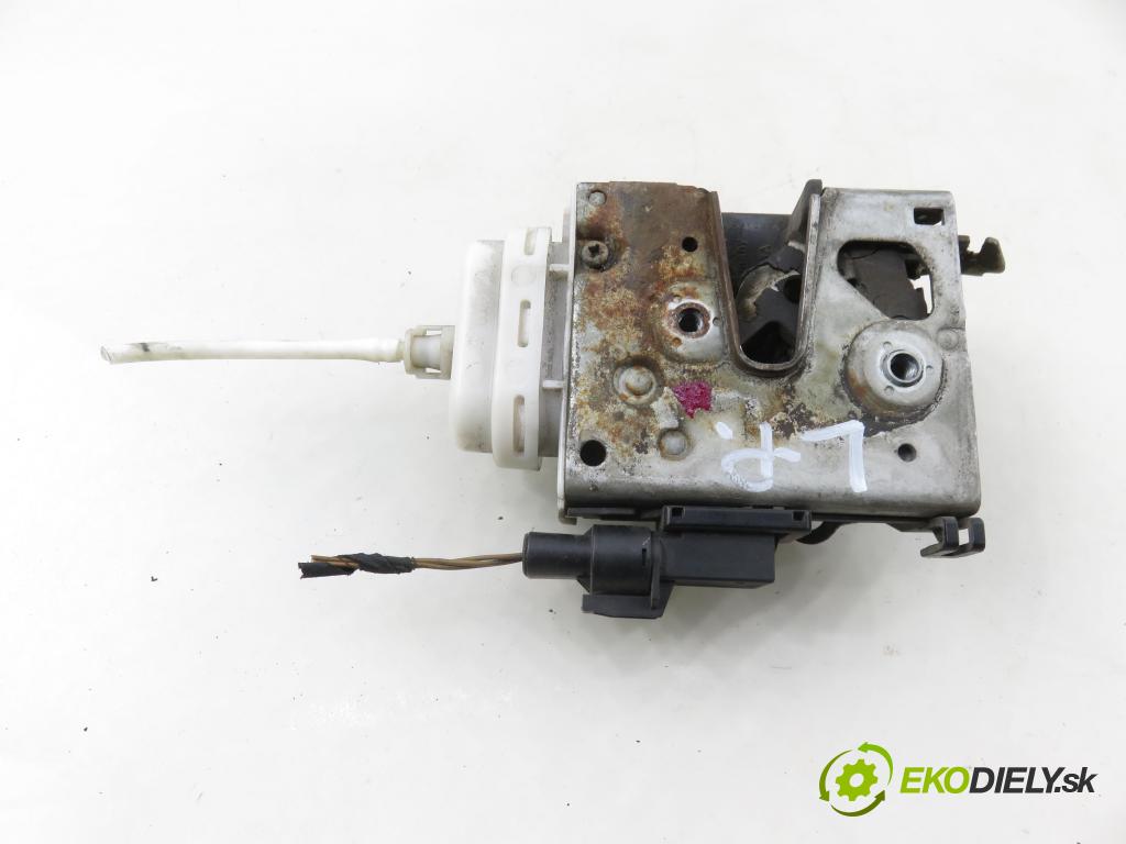 AUDI A4 (8D2, B5) SEDAN 1996 74,00 1.6 8V 100 - ADP 1595,00 zámok LPM 8D1837015E