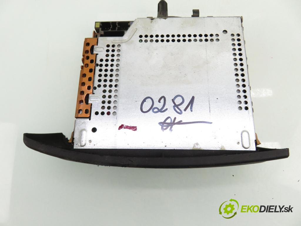 RENAULT SCENIC I (JA0/1_) MINIVAN 2001 0,00 1.6 - K4M 708 1598,00 RADIO CD 8200150474