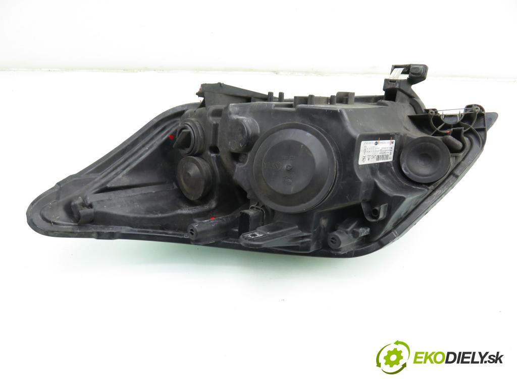 FORD KUGA I SUV 2010 120,00 2.0 TDCi 4x4 - TXDA 1997,00 světlo PP 8V4113W029AG