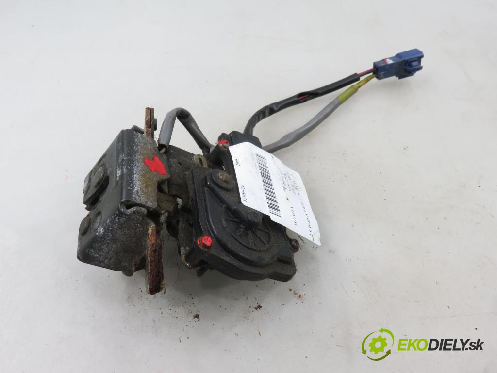 TOYOTA COROLLA Verso (ZER_, ZZE12_, R1_) MINIVAN 2005 85,00 2.0 D-4D (CUR10_) - 1CD-FTV 1995,00 zámok dverí kufor EL.