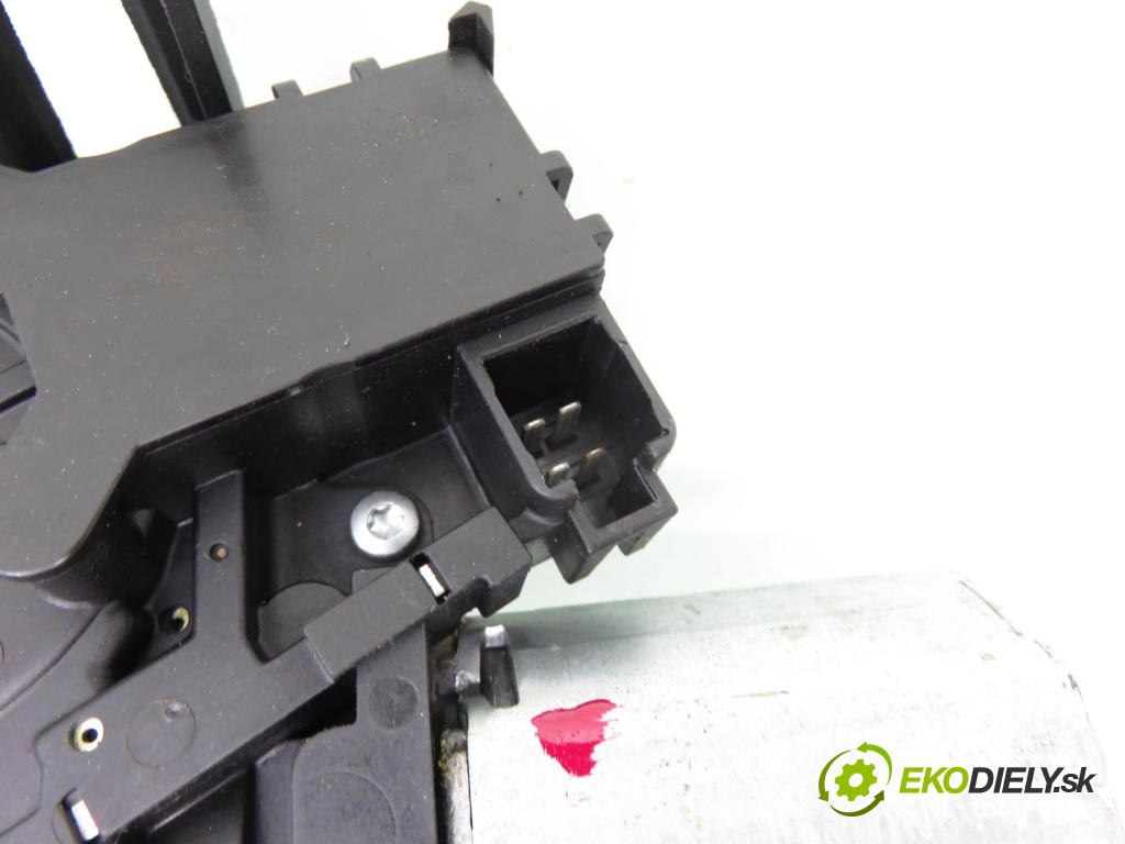 TOYOTA YARIS (_P9_) HB 2006 66,00 1.4 D-4D (NLP90_) - 1ND-TV 1364,00 Motorček stierače zadné 851300D020 ; 0390201825 ; 851300D020D