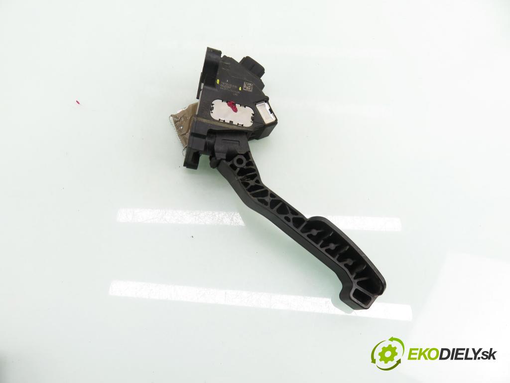 TOYOTA YARIS (_P9_) HB 2006 66,00 1.4 D-4D (NLP90_) - 1ND-TV 1364,00 potenciometr plynového pedálu 781100D010 (Potenciometr plynového pedálu)