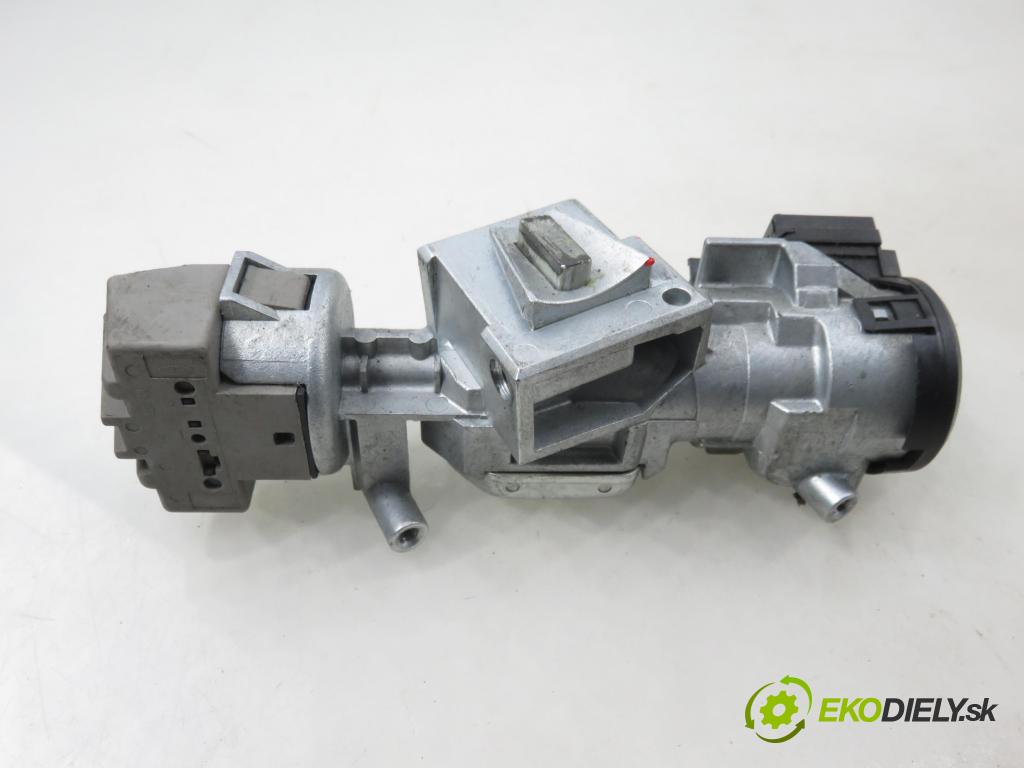 FORD FOCUS C-MAX (DM2) MINIVAN 2007 74,00 1.6 - HWDA 1596,00 spinačka / zámky 3M513F880AC