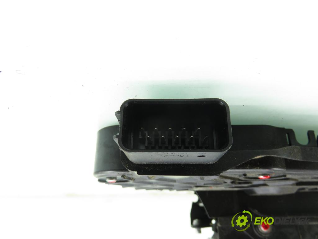FORD KUGA I SUV 2010 120,00 2.0 TDCi 4x4 - TXDA 1997,00 zámok LTE 8V4AS26413EA