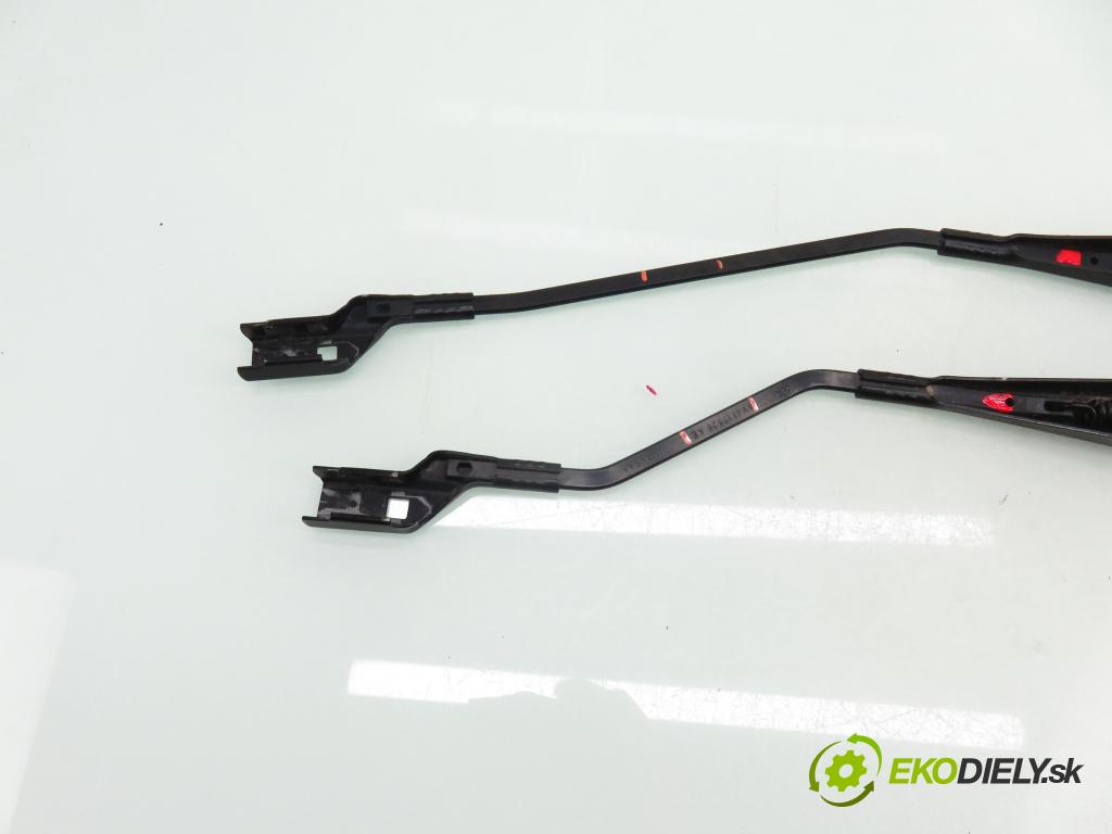 FORD KUGA I SUV 2010 120,00 2.0 TDCi 4x4 - TXDA 1997,00 RAMENO: stěrače PP 8V4117526AE ; 8V4117526CD