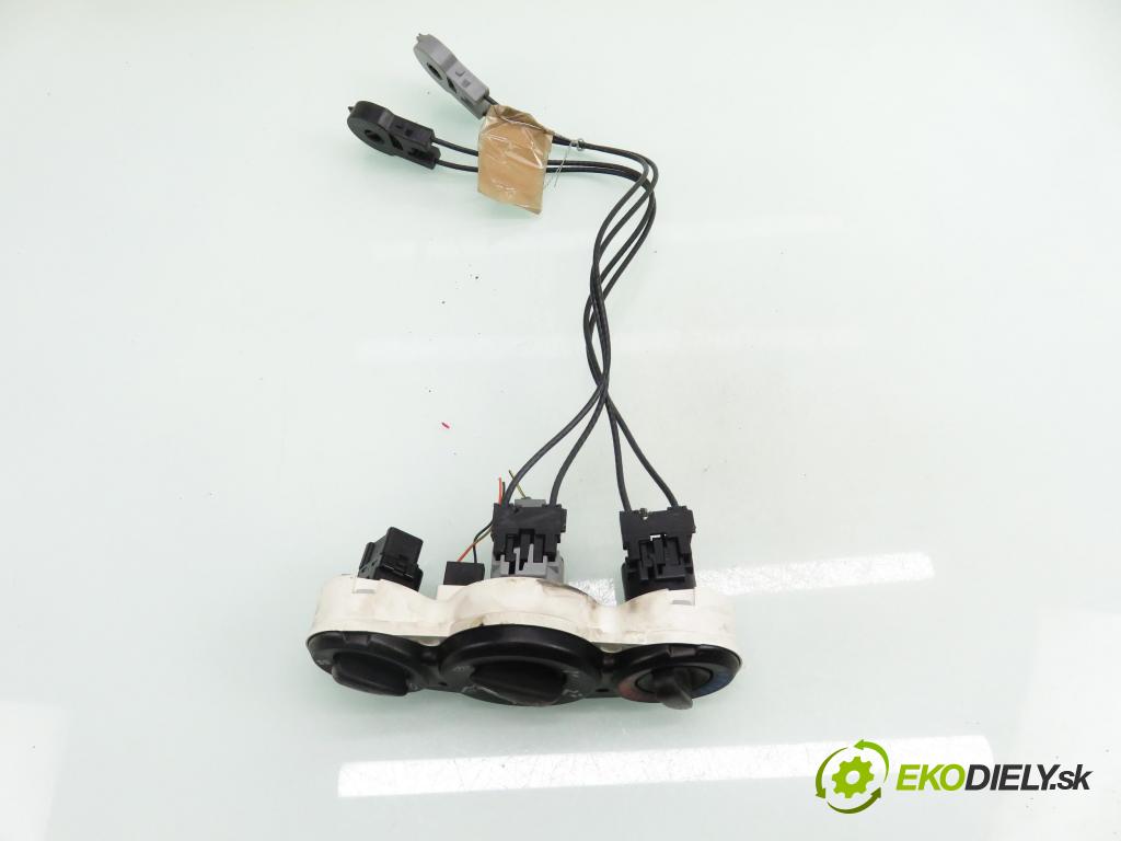 FORD FOCUS (DAW, DBW) HB 1999 74,00 1.6 16V - FYDC 1596,00 Panel topení KLIMATIZACE: 98AB18C419