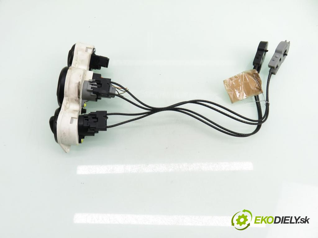 FORD FOCUS (DAW, DBW) HB 1999 74,00 1.6 16V - FYDC 1596,00 Panel topení KLIMATIZACE: 98AB18C419