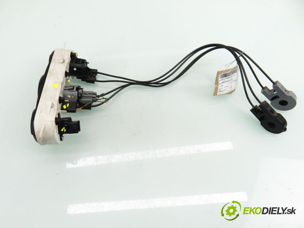 FORD FOCUS (DAW, DBW) HB 1999 74,00 1.6 16V - FYDC 1596,00 Panel topení KLIMATIZACE: 98AB18C419