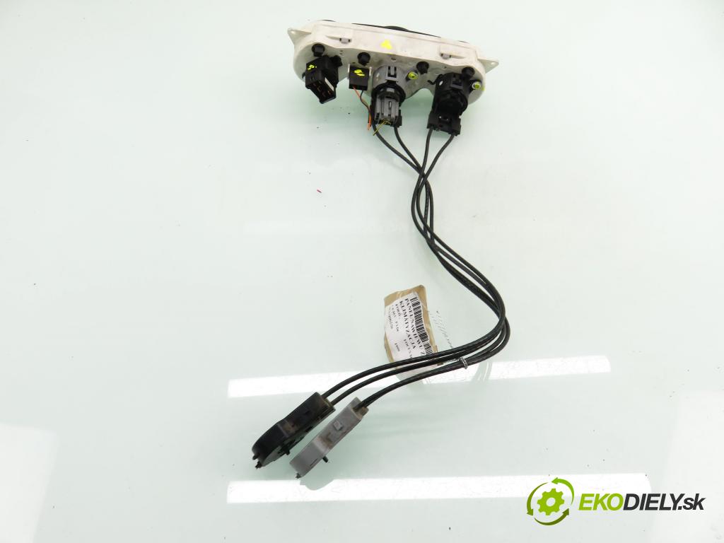 FORD FOCUS (DAW, DBW) HB 1999 74,00 1.6 16V - FYDC 1596,00 Panel topení KLIMATIZACE: 98AB18C419