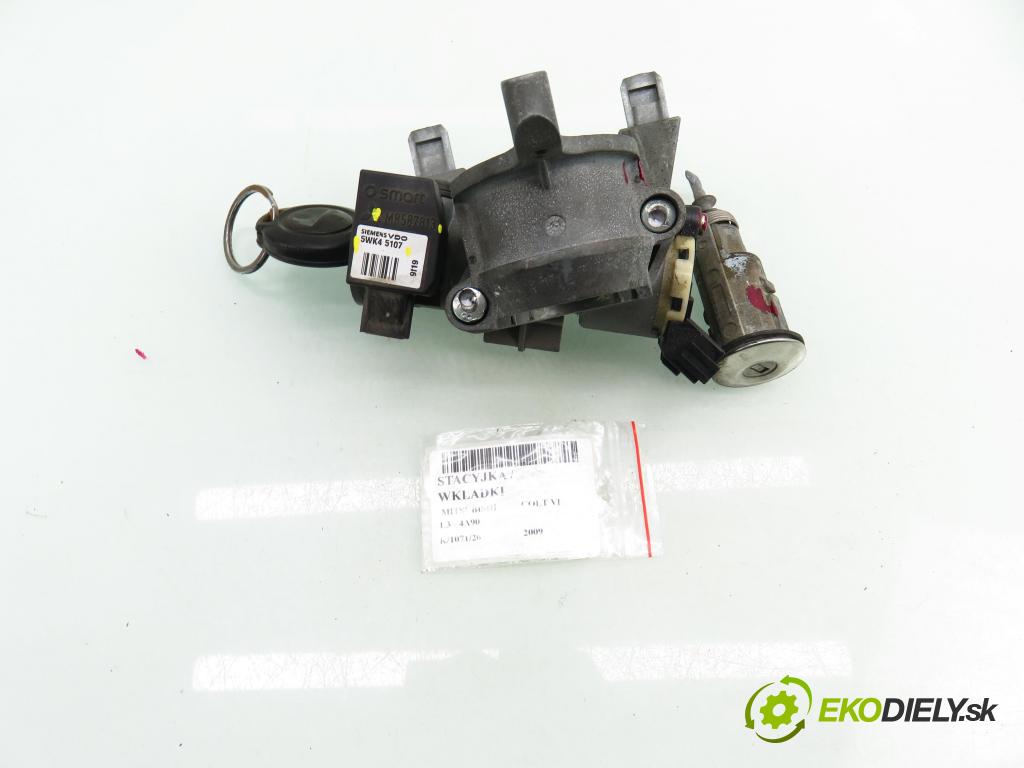MITSUBISHI COLT VI (Z3_A, Z2_A) HB 2009 70,00 1.3 MIVEC 95 - 4A90 1332,00 spinačka / zámky 4408A040 ; MR587813 ; 5WK45107