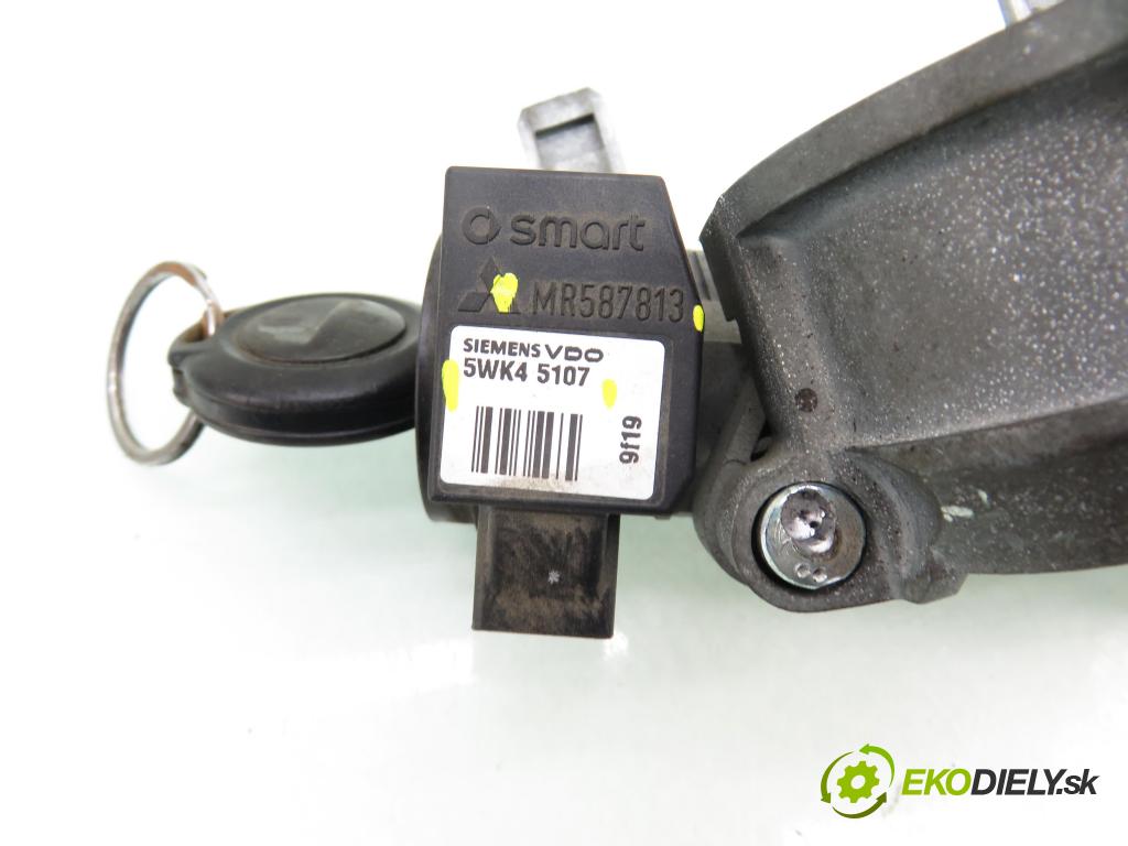 MITSUBISHI COLT VI (Z3_A, Z2_A) HB 2009 70,00 1.3 MIVEC 95 - 4A90 1332,00 spinačka / zámky 4408A040 ; MR587813 ; 5WK45107
