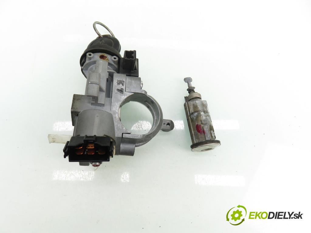 MITSUBISHI COLT VI (Z3_A, Z2_A) HB 2009 70,00 1.3 MIVEC 95 - 4A90 1332,00 spinačka / zámky 4408A040 ; MR587813 ; 5WK45107