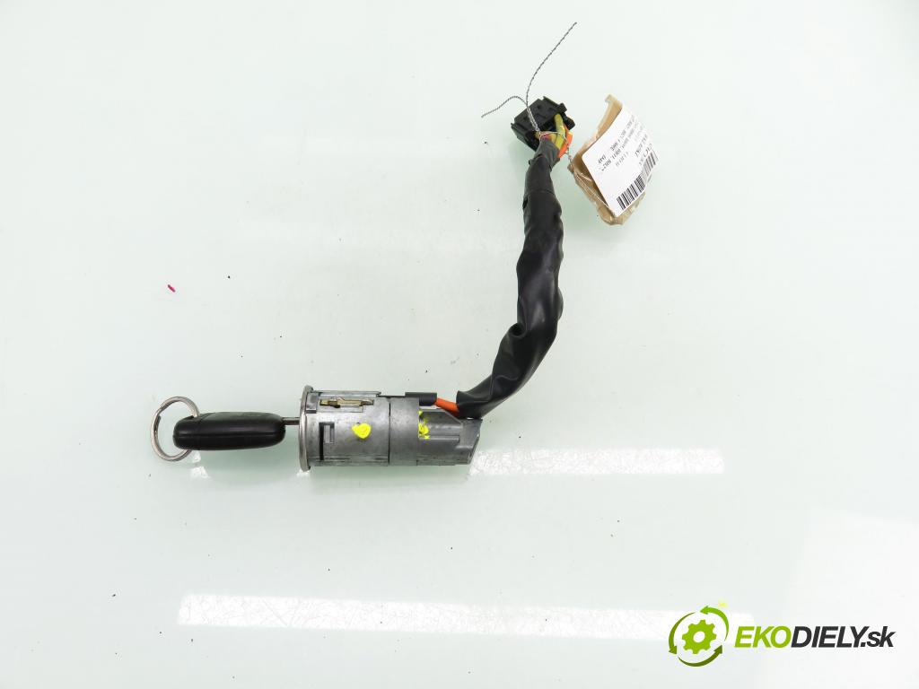 RENAULT CLIO II (BB_, CB_) HB 2003 55,00 1.2 16V (BB05, BB0W, BB11, BB27, BB2T, BB2U, BB2V, 1149,00 spinačka / zámky