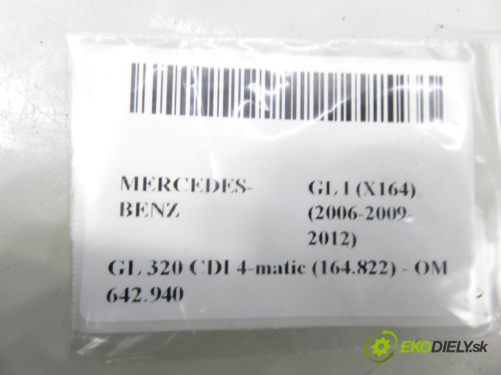 MERCEDES-BENZ KLASA GL (X164) SUV 2008 165,00 GL 320 CDI 4-matic (164.822) - OM 642.940 2987,00 držák na nápoje A1646800714 ; A1646801814 (Držák nápojů)