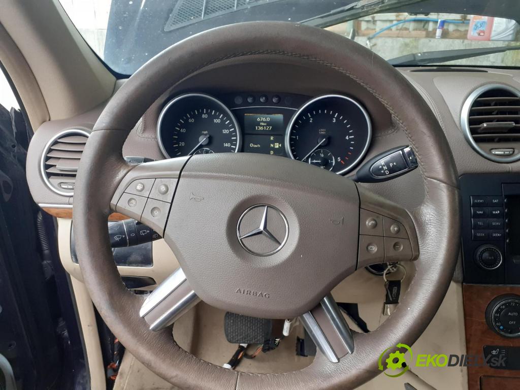 MERCEDES-BENZ KLASA GL (X164) SUV 2008 165,00 GL 320 CDI 4-matic (164.822) - OM 642.940 2987,00 prístrojovka elektrický A1645400148 ; A2C53280898