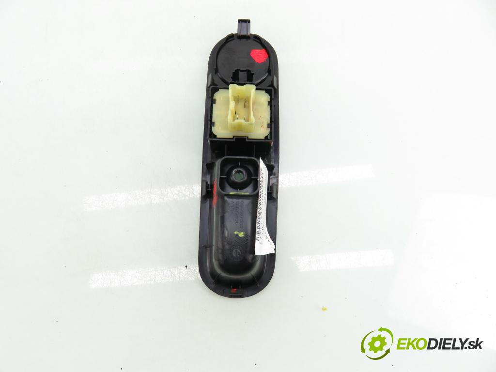 RENAULT TWINGO III (BCM_) HB 2014 52,00 1.0 SCe 70 - H4D 400 999,00 Panel ovládaní oken 809600758R ; 156072930