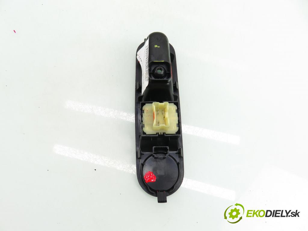 RENAULT TWINGO III (BCM_) HB 2014 52,00 1.0 SCe 70 - H4D 400 999,00 Panel ovládaní oken 809600758R ; 156072930