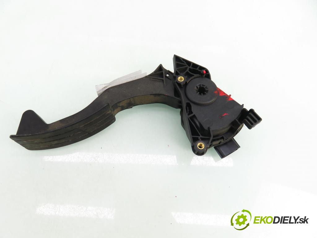RENAULT TWINGO III (BCM_) HB 2014 52,00 1.0 SCe 70 - H4D 400 999,00 Potenciometer plynu A4532900800 ; 6PV009978 (Potenciometer plynového pedálu)