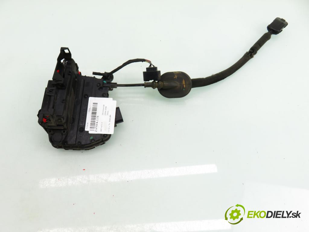 RENAULT TWINGO III (BCM_) HB 2014 52,00 1.0 SCe 70 - H4D 400 999,00 zámok 825033289R