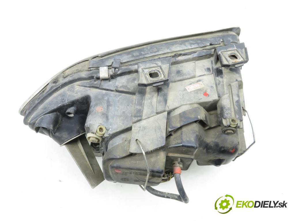 AUDI A6 Avant (4B5, C5) KOMBI 2002 125,00 2.4 quattro - BDV 2393,00 Svetlo LP