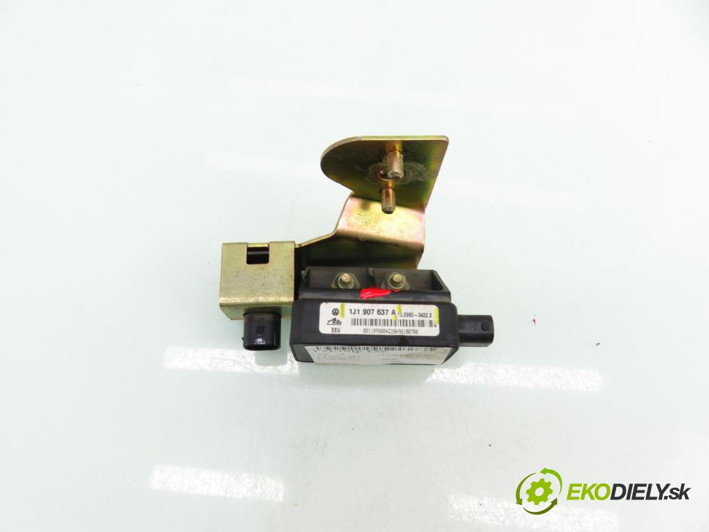 VW GOLF IV (1J1) HB 2000 55,00 1.4 16V - APE 1390,00 snímač ESP 1J0907657A ; 10098000311 ; 1J0907651A