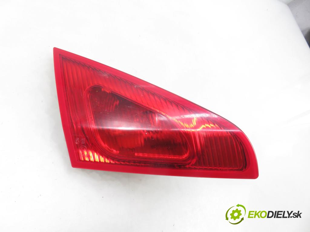 MITSUBISHI COLT VI (Z3_A, Z2_A) HB 2006 55,00 1.1 - 3A91 1124,00 světlo levé zadní kufr MN105623