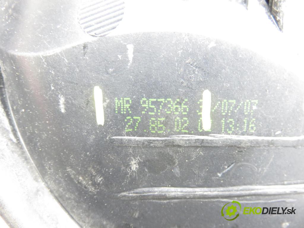MITSUBISHI COLT VI (Z3_A, Z2_A) HB 2006 55,00 1.1 - 3A91 1124,00 světlo pravé zadní MR957366