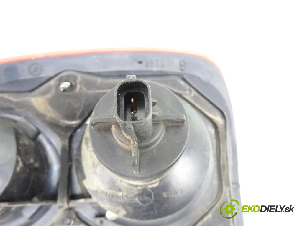 LAND ROVER FREELANDER (L314) HB 2000 72,00 2.0 DI 4x4 - 20 T2N 1994,00 světlo levé zadní AMR4002