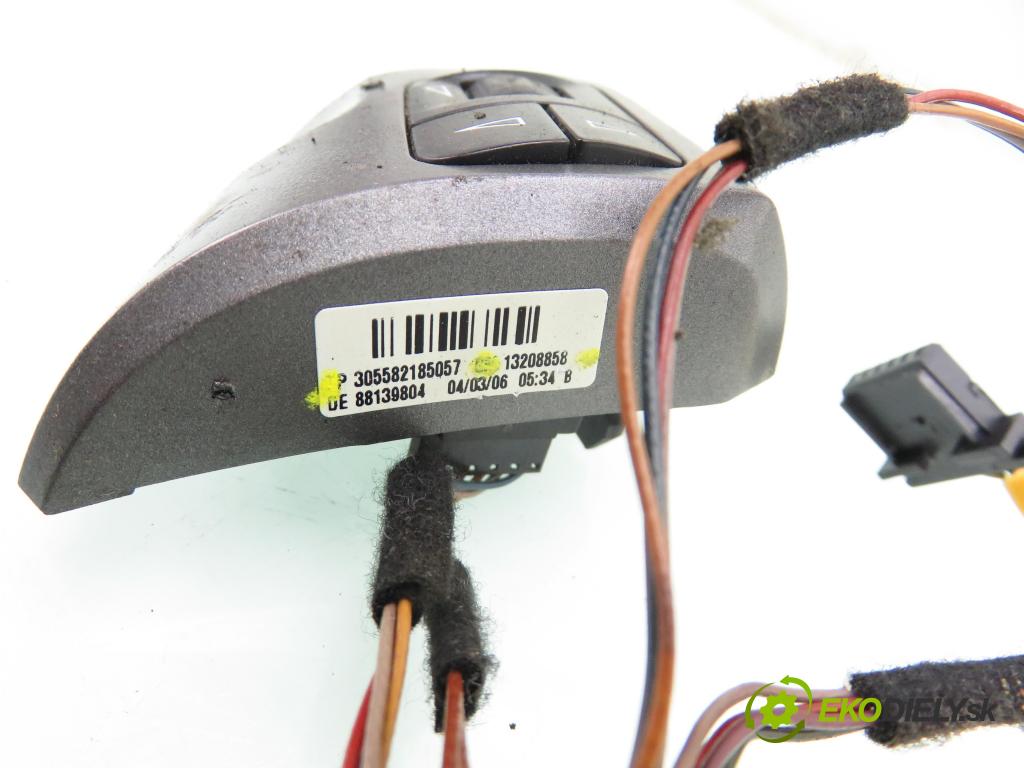 OPEL ASTRA H (A04) HB 2006 77,00 1.6 - Z 16 XEP 1598,00 ovladač rádia 13208858 ; 305582185057