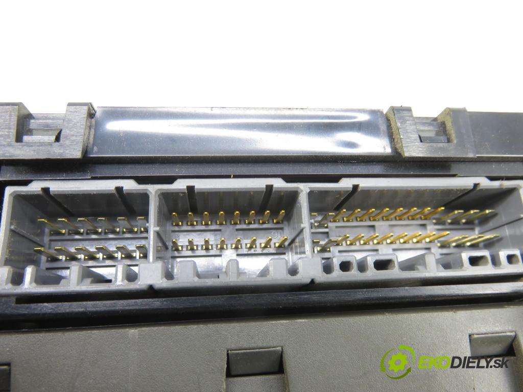 LAND ROVER FREELANDER (L314) HB 2000 72,00 2.0 DI 4x4 - 20 T2N 1994,00 MODUL komfortu 52010565B ; YWC106390