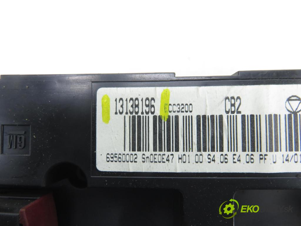 OPEL VECTRA C (Z02) SEDAN 2004 74,00 2.0 DTI 16V 101 - Y 20 DTH 1995,00 Panel topení KLIMATIZACE: 13138196