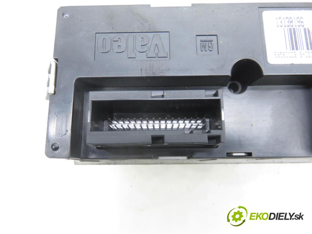 OPEL VECTRA C (Z02) SEDAN 2004 74,00 2.0 DTI 16V 101 - Y 20 DTH 1995,00 Panel topení KLIMATIZACE: 13138196