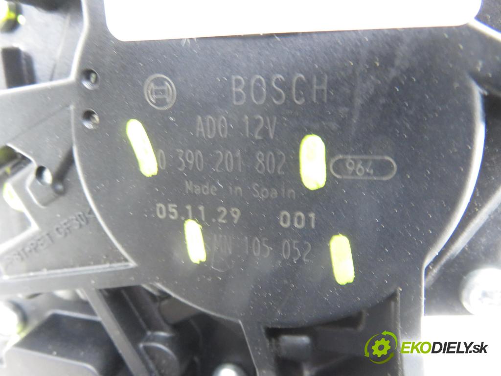 MITSUBISHI COLT VI (Z3_A, Z2_A) HB 2006 55,00 1.1 - 3A91 1124,00 motorek stěrače ZADNÍ: 0390201802 ; MN105052