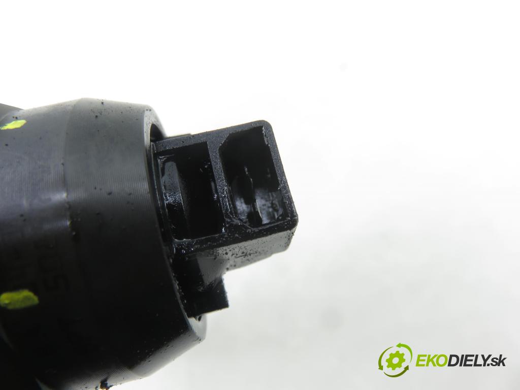 AUDI A4 Avant (8E5, B6) KOMBI 2004 96,00 1.9 TDI - AVF 1896,00 Vstrekovač 038130073BA ; 0414720216 (Vstrekovač paliva)