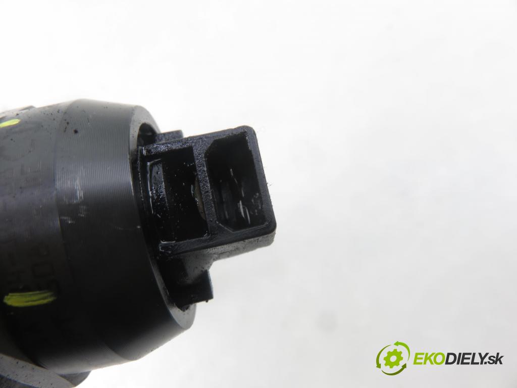 AUDI A4 Avant (8E5, B6) KOMBI 2004 96,00 1.9 TDI - AVF 1896,00 vstříkovač 038130073BA ; 0414720216 (Vstřikovač paliva)