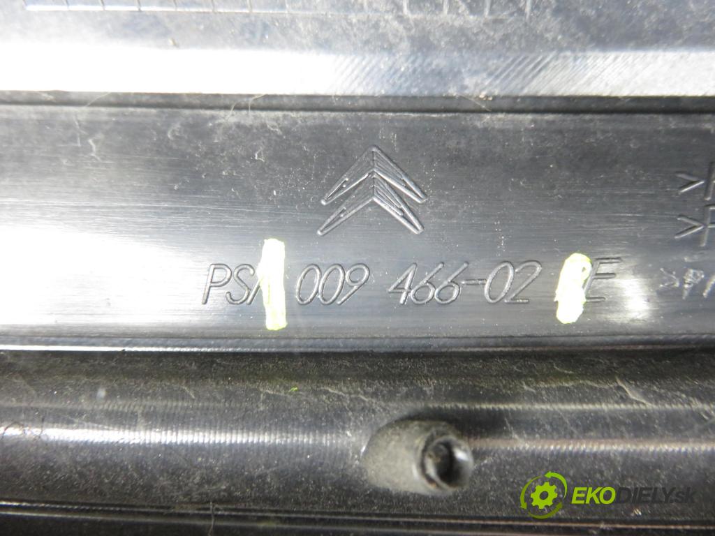 CITROEN C4 Grand Picasso I (UA_) MINIVAN 2008 80,00 1.6 HDi - 9HZ (DV6TED4) 1560,00 světlo pravé zadní 00946602