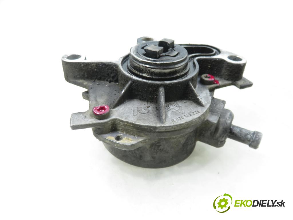 AUDI A3 (8L1) HB 1997 66,00 1.9 TDI - AGR 1896,00 pumpa vakuová 038145101A