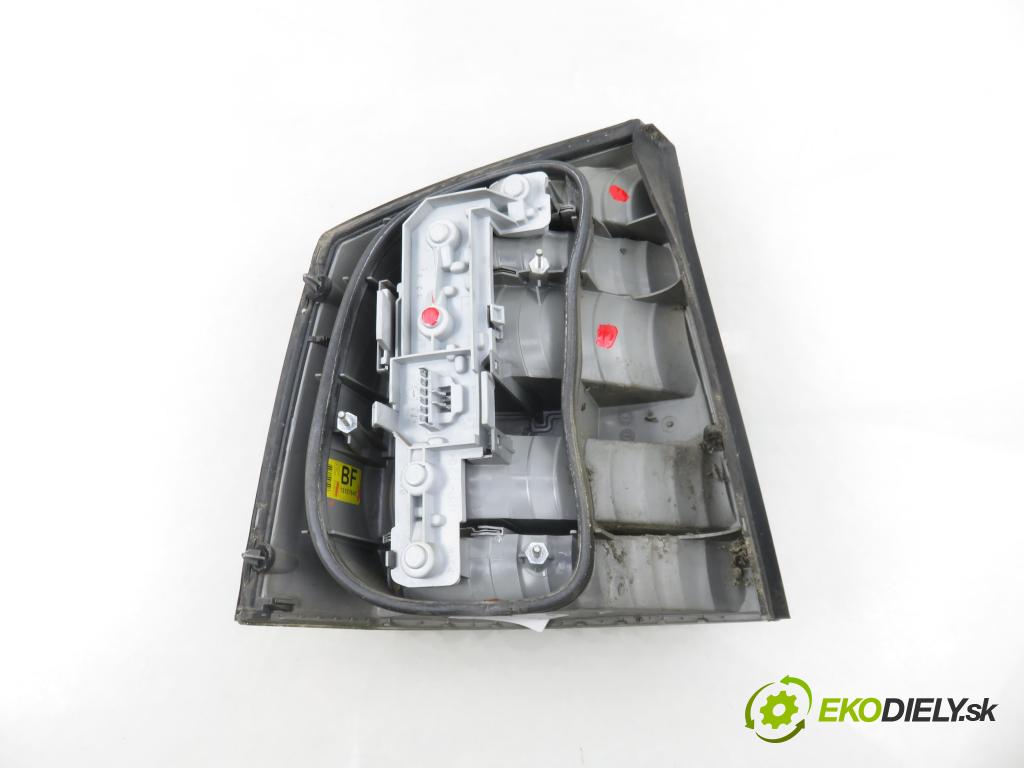 OPEL VECTRA C GTS (Z02) LIFTBACK 2004 110,00 1.9 CDTI - Z 19 DTH 1910,00 Svetlo pravé zadné 13157647