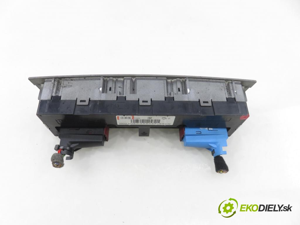 OPEL VECTRA C GTS (Z02) LIFTBACK 2004 110,00 1.9 CDTI - Z 19 DTH 1910,00 Panel topení KLIMATRONIK 13138196