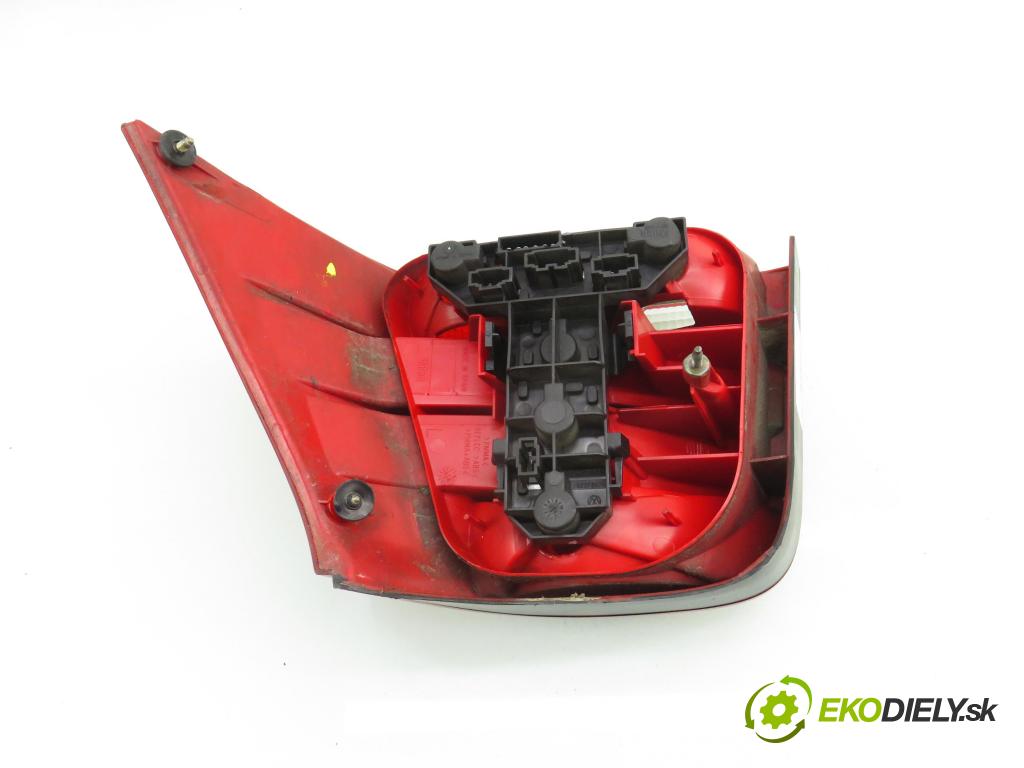 VW GOLF IV (1J1) HB 2001 81,00 1.9 TDI - ASV 1896,00 světlo levé zadní 1J6945095Q ; 67736971