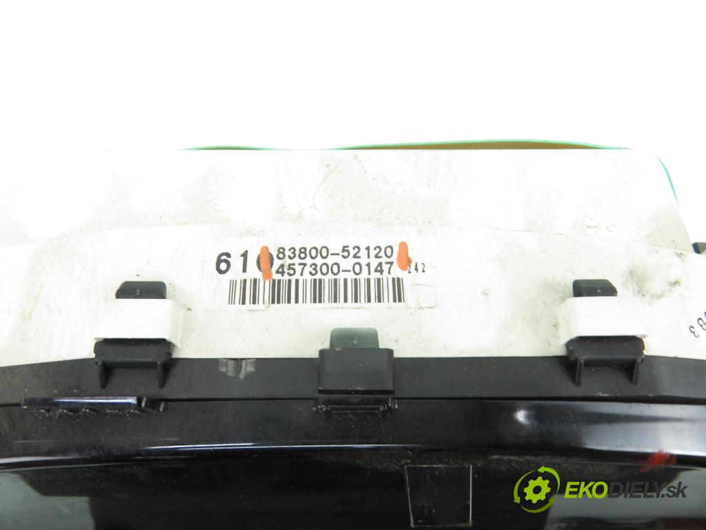 TOYOTA YARIS (_P1_) HB 2000 64,00 1.3 VVTi 87 - 2SZ-FE 1298,00 prístrojovka elektrický 8380052120 ; 4573000147